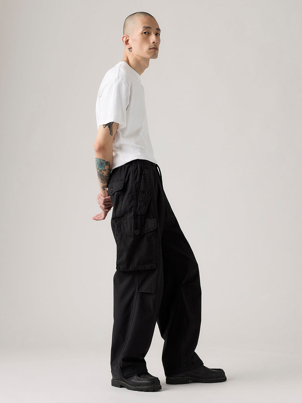 Men's Black Baggy Fit Mid Rise Cargo Trousers