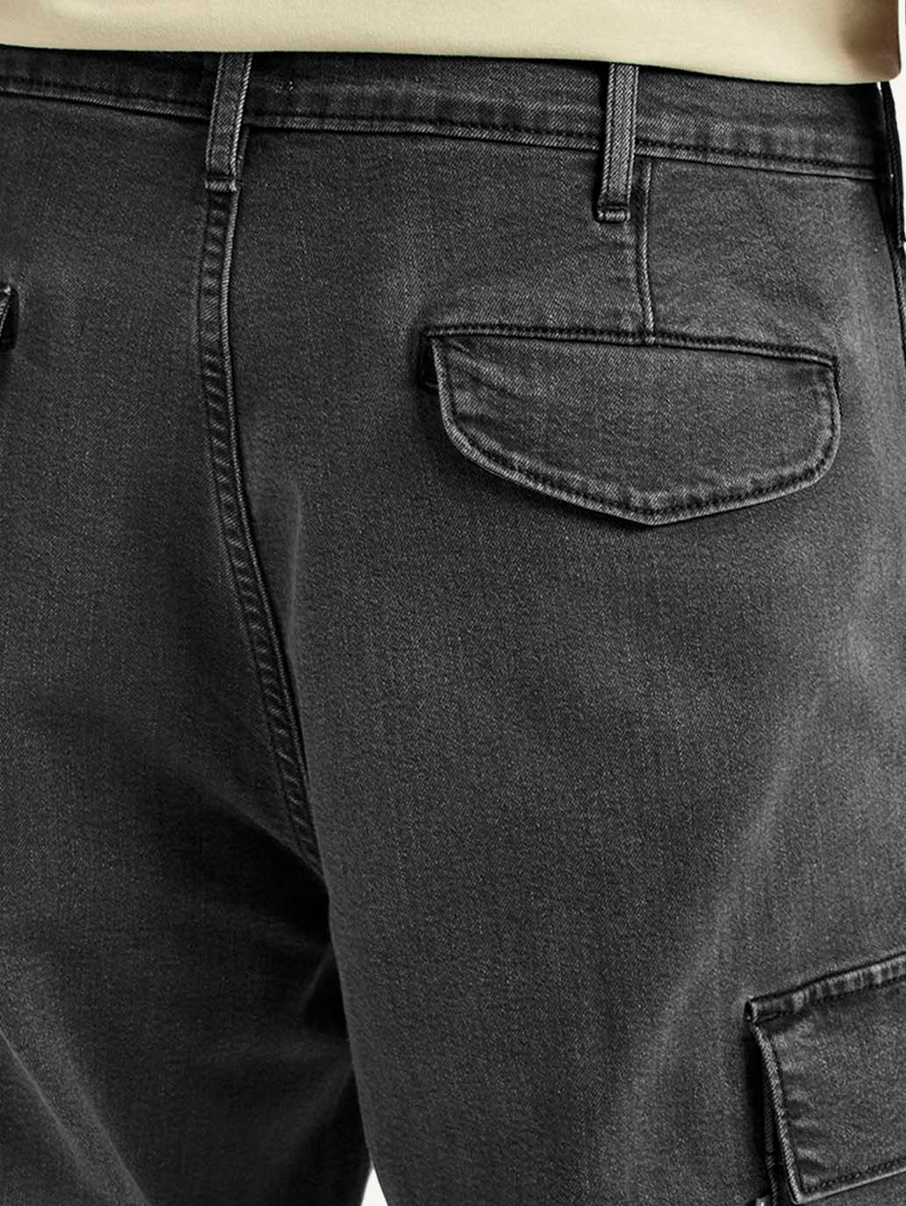 Men's Black Tapered Fit Mid Rise Cargo Jeans