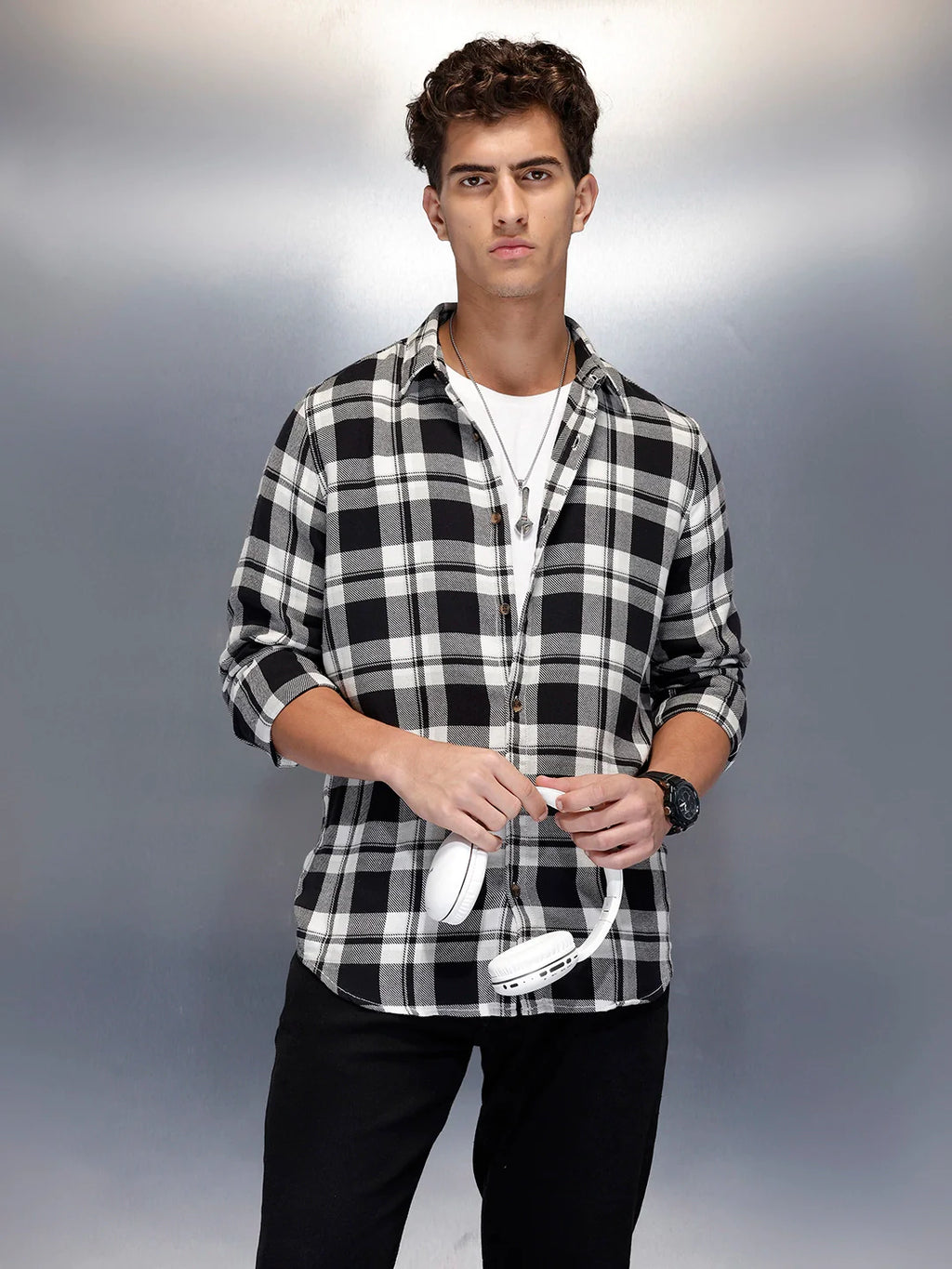 Men’s slim fit shirt in bold plaid pattern | Black
