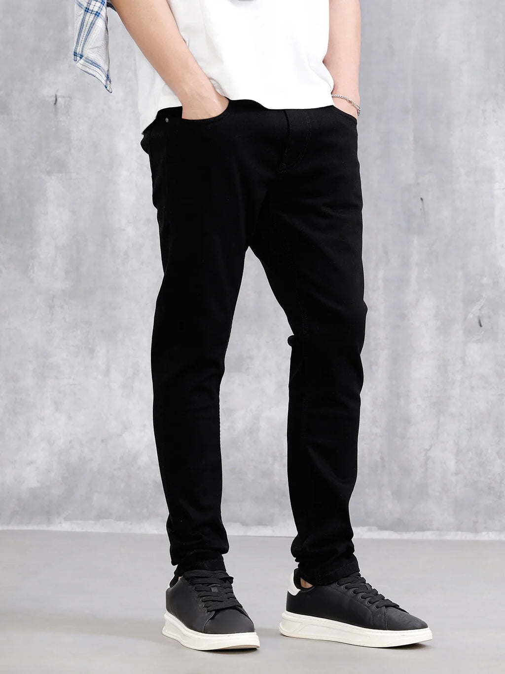 Cotton Blend Slim Tappered Jeans | Black