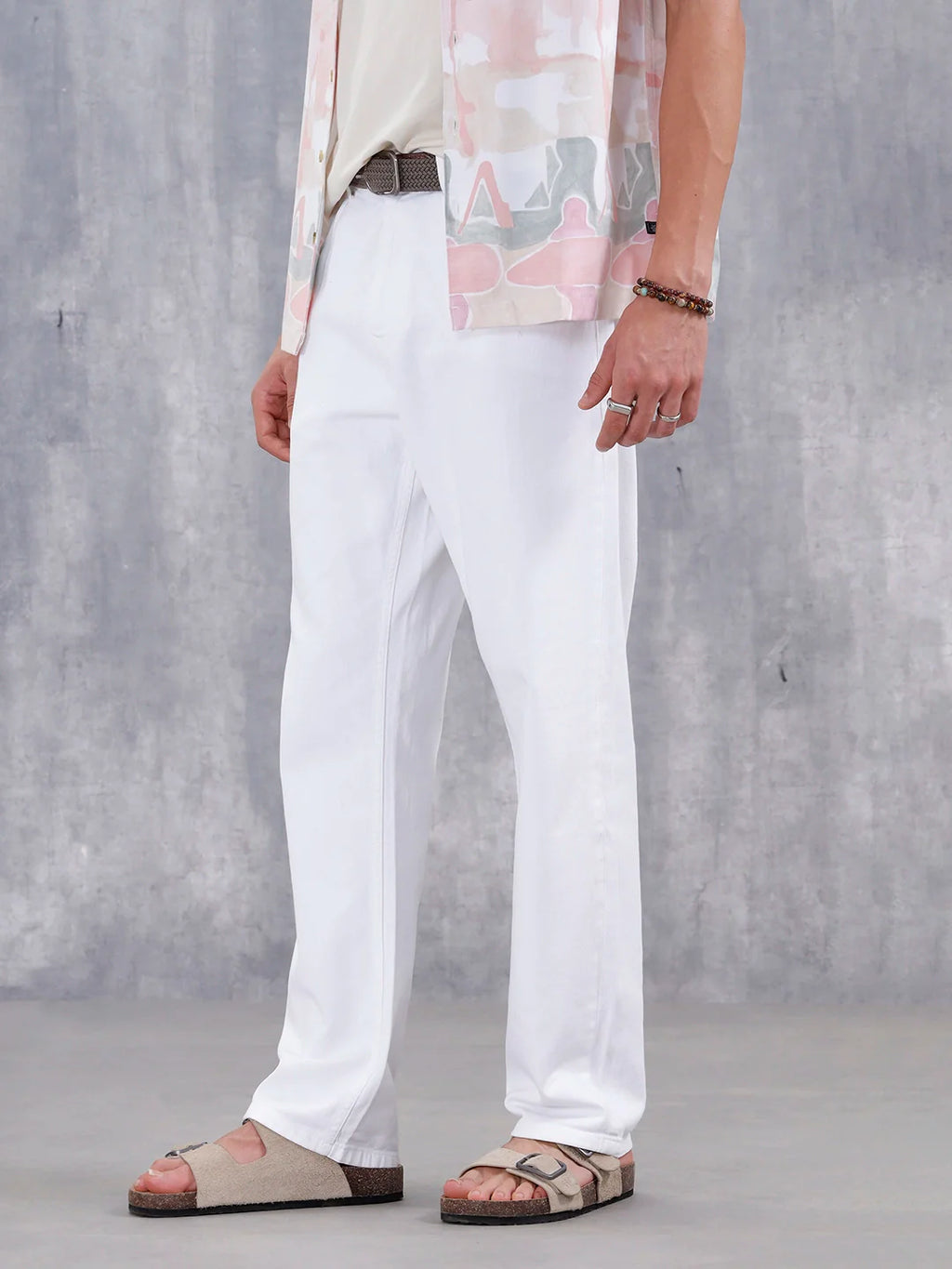 Anti-Fit Distressed Jeans | White