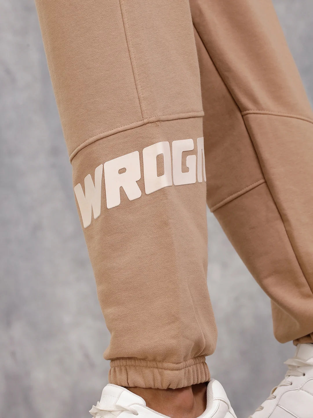 Cut&Sew Comfort Fit Jogger With Hd Print | Brown