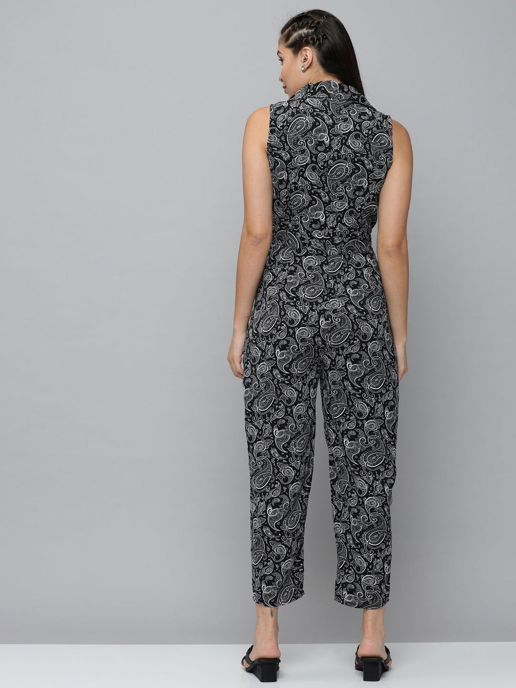 Women's Black Printed V-Neck Sleeveless Basic Jumpsuit