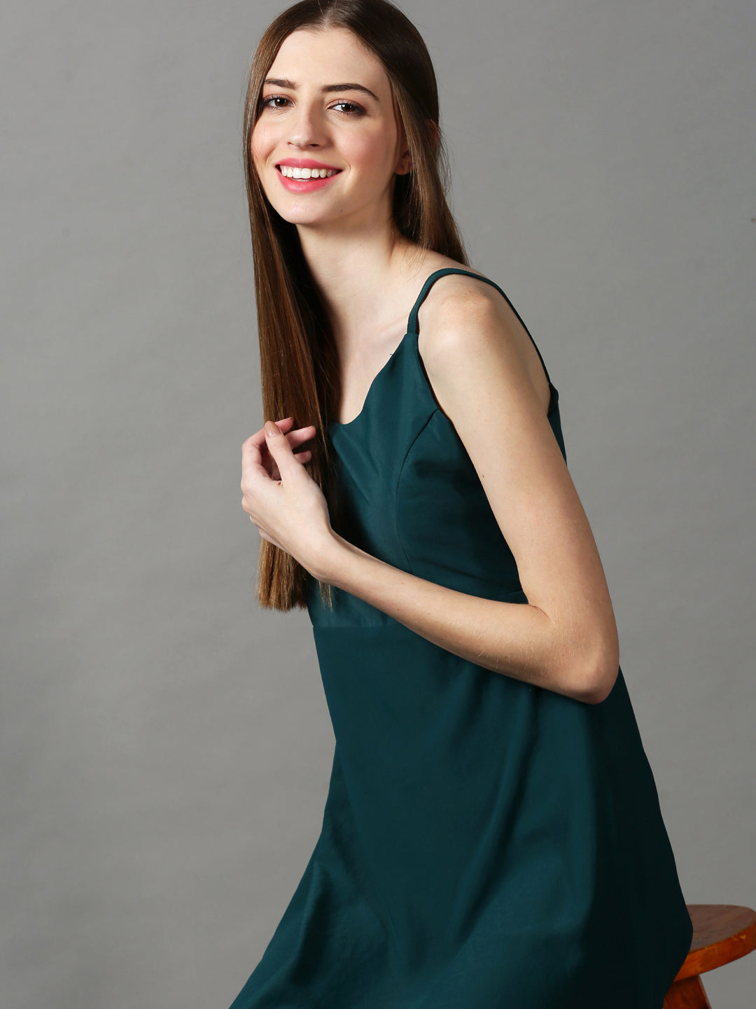 Women's Green Solid Crepe Maxi Dress