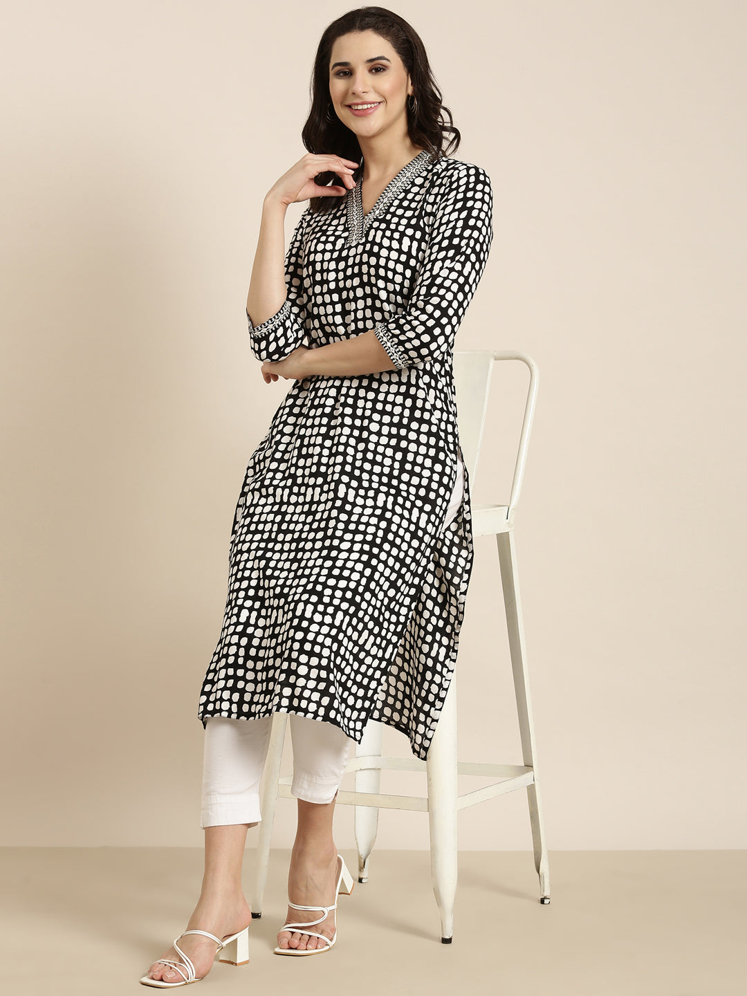 Women's Straight Black Geometric Kurta