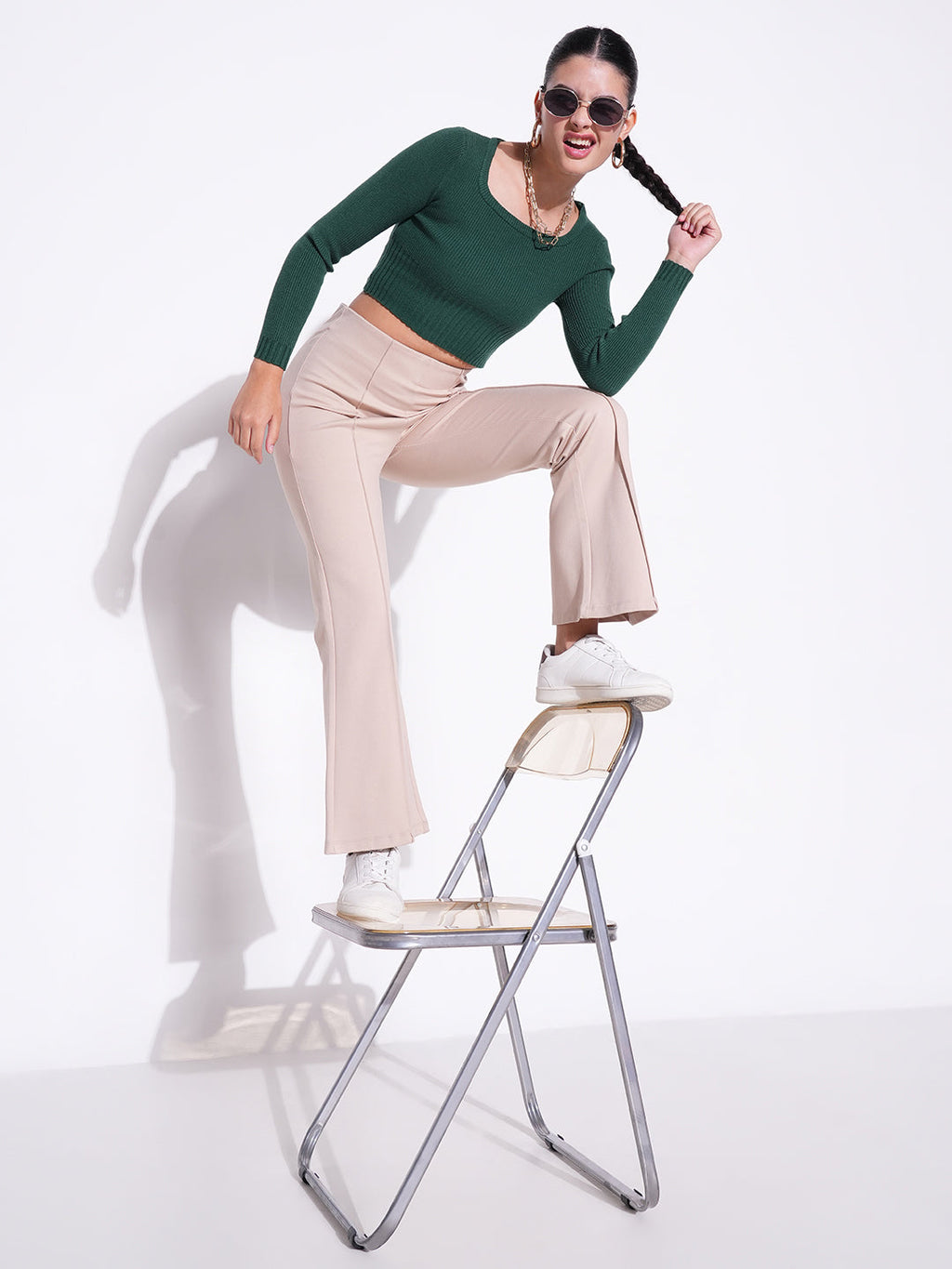 Women's Green Solid Round Neck Fitted Crop Top