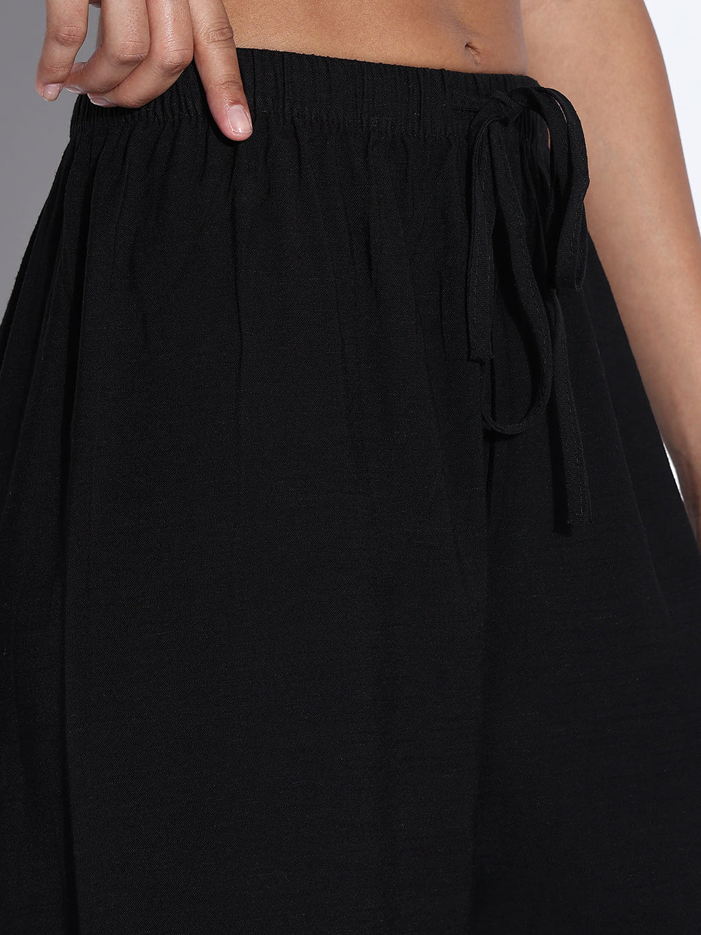 Women's Black Solid Loose Fit Parallel Trousers