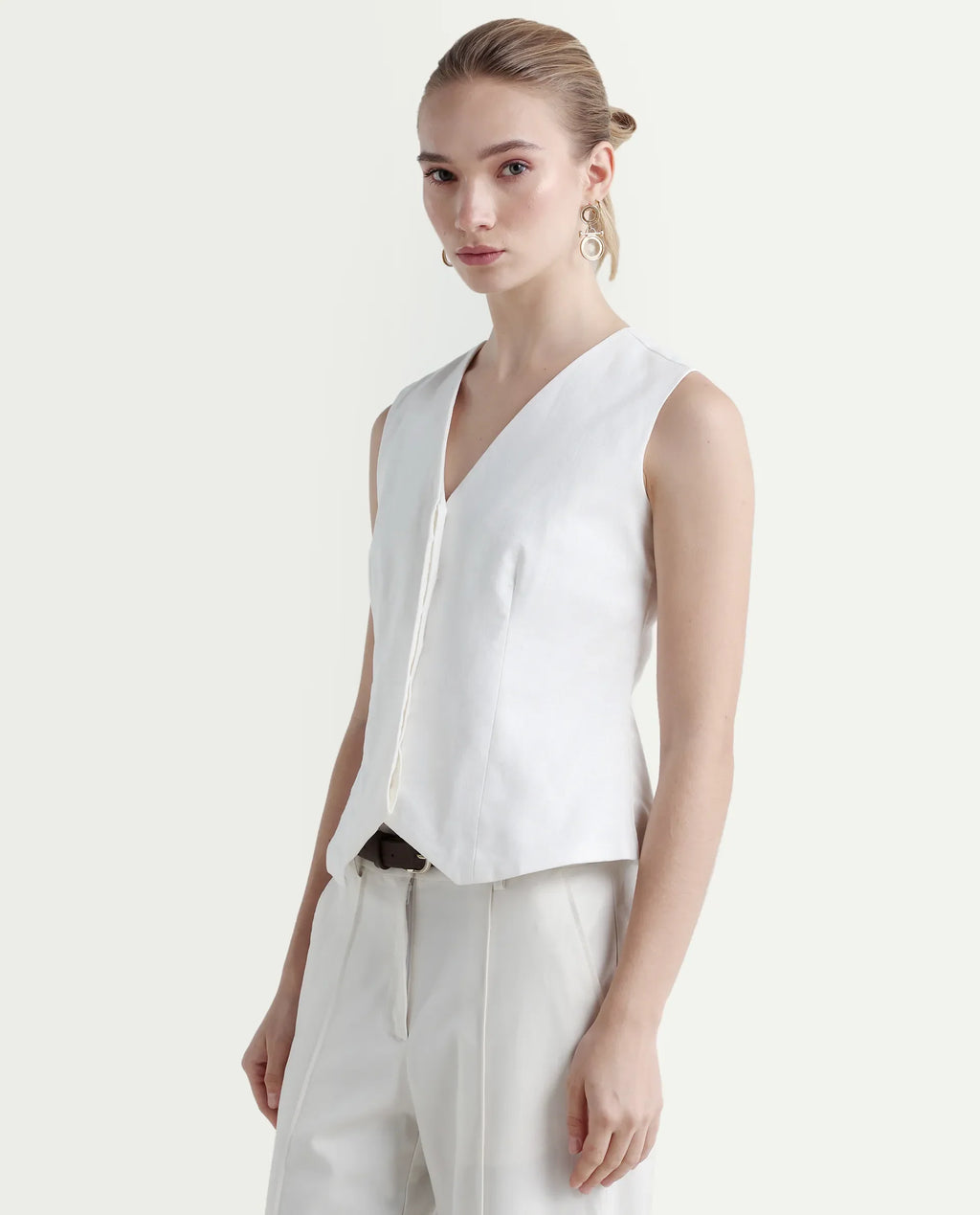 Rareism Women's Epilic White Cotton V-Neck Plain Sleeveless Regular Fit Waist Coat
