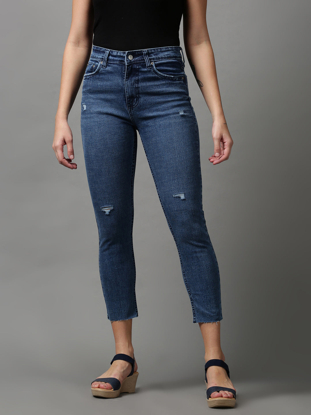 Women's Blue Slim Fit Mildly Distressed Light Fade Stretchable Denim Jeans