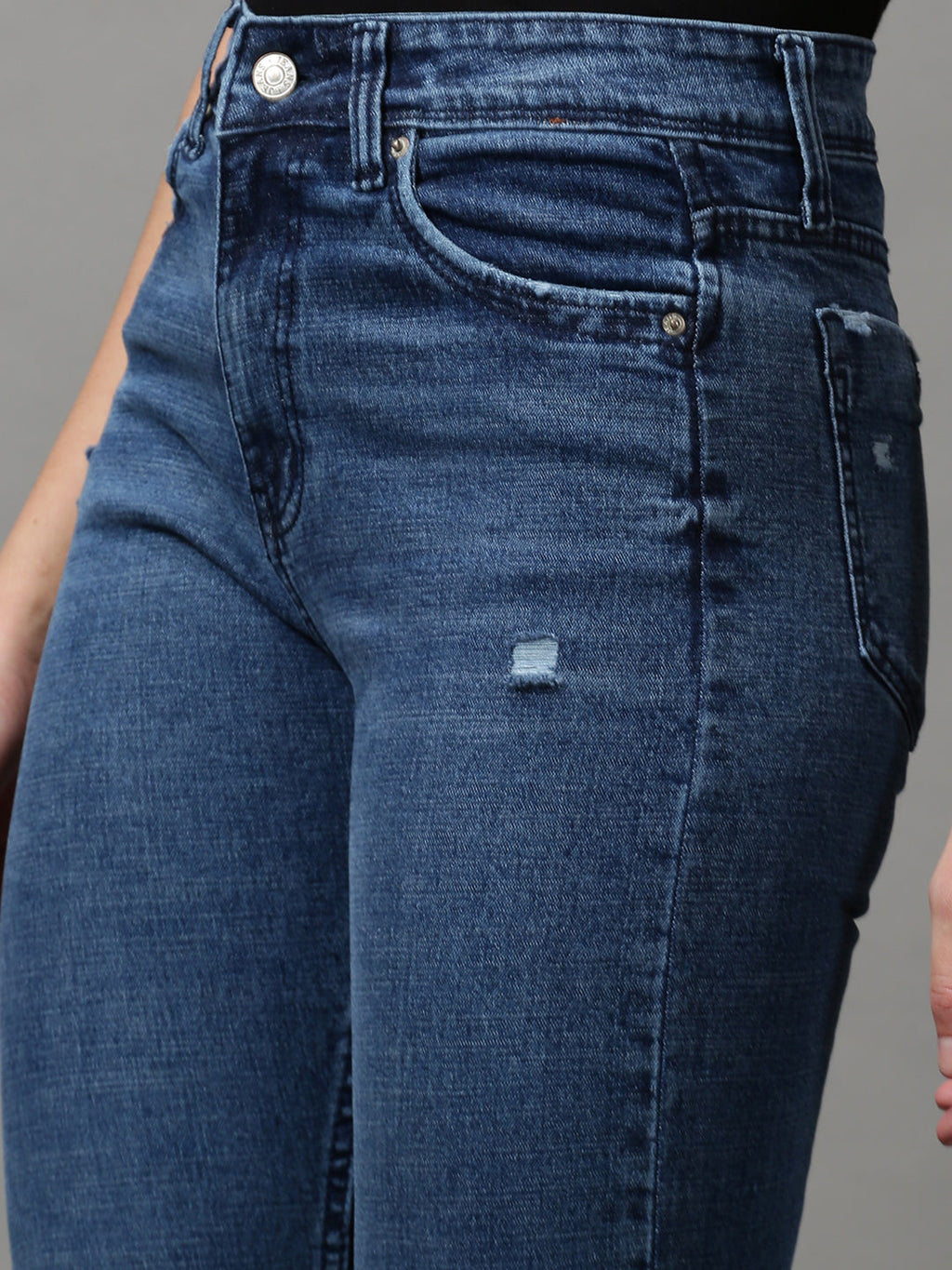 Women's Blue Slim Fit Mildly Distressed Light Fade Stretchable Denim Jeans