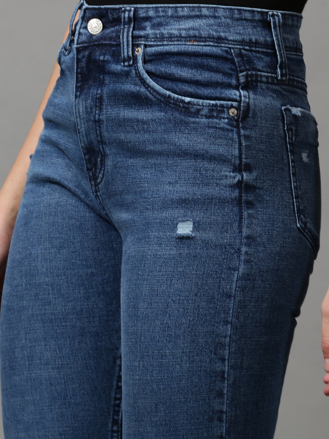 Women's Blue Slim Fit Mildly Distressed Light Fade Stretchable Denim Jeans