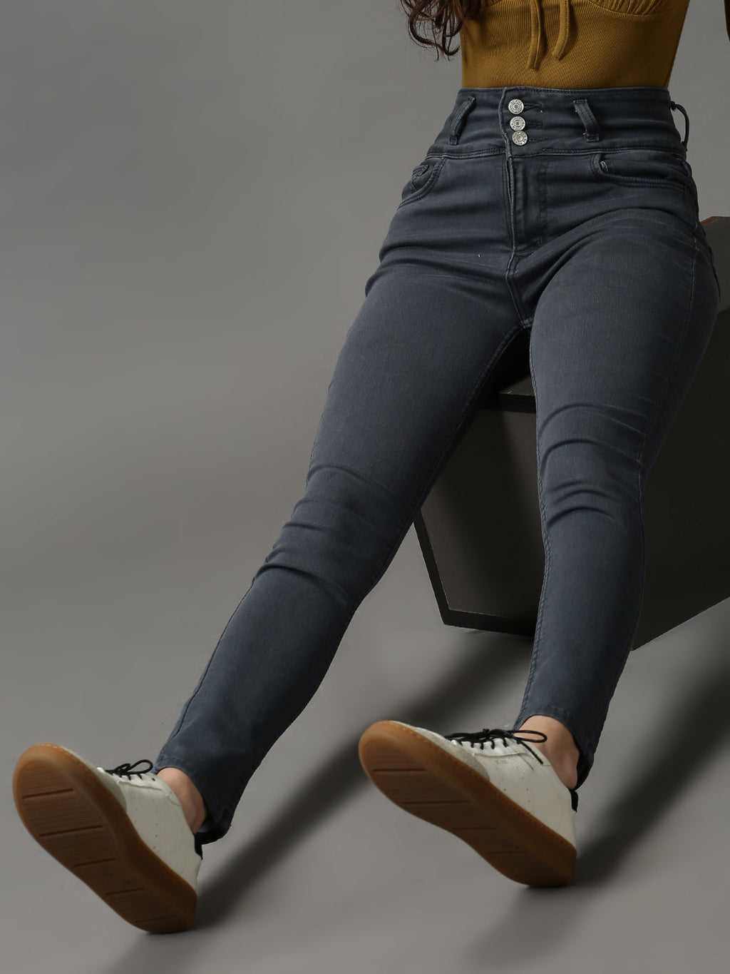 Women's Grey Skinny Fit High-Rise Clean Look Light Fade Stretchable Denim Jeans