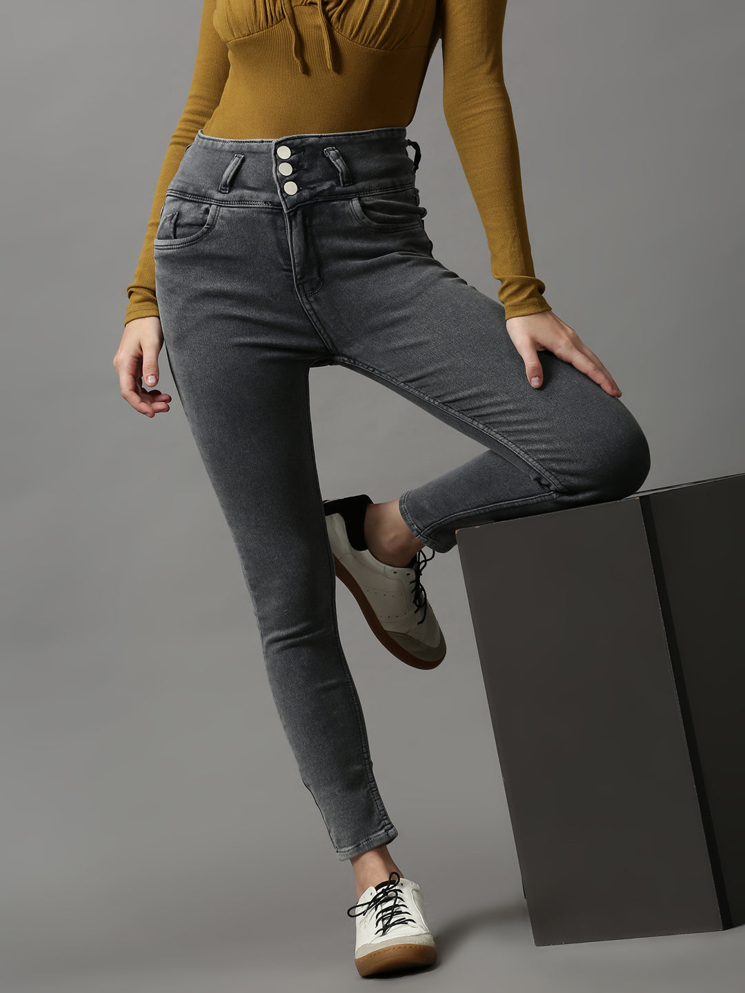 Women's Grey Skinny Fit High-Rise Slash Knee Stretchable Denim Jeans