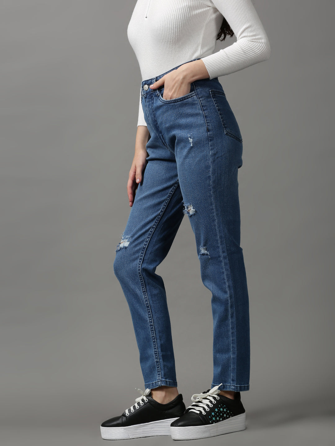 Women's Blue Slim Fit Mildly Distressed Light Fade Stretchable Denim Jeans