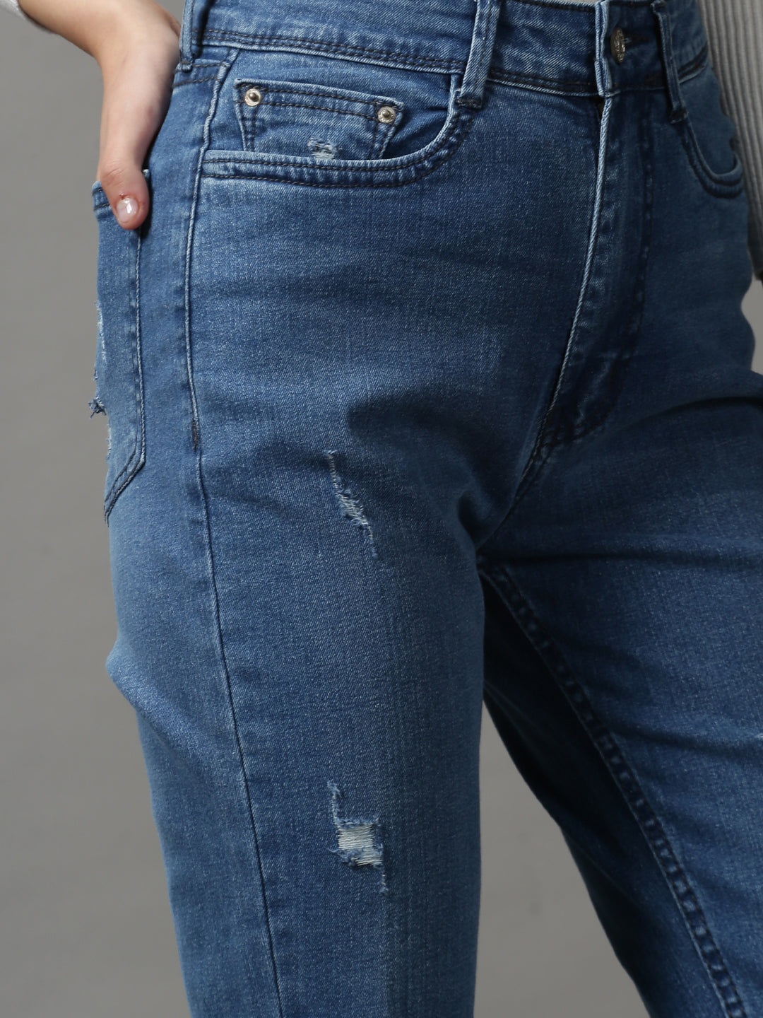 Women's Blue Slim Fit Mildly Distressed Light Fade Stretchable Denim Jeans