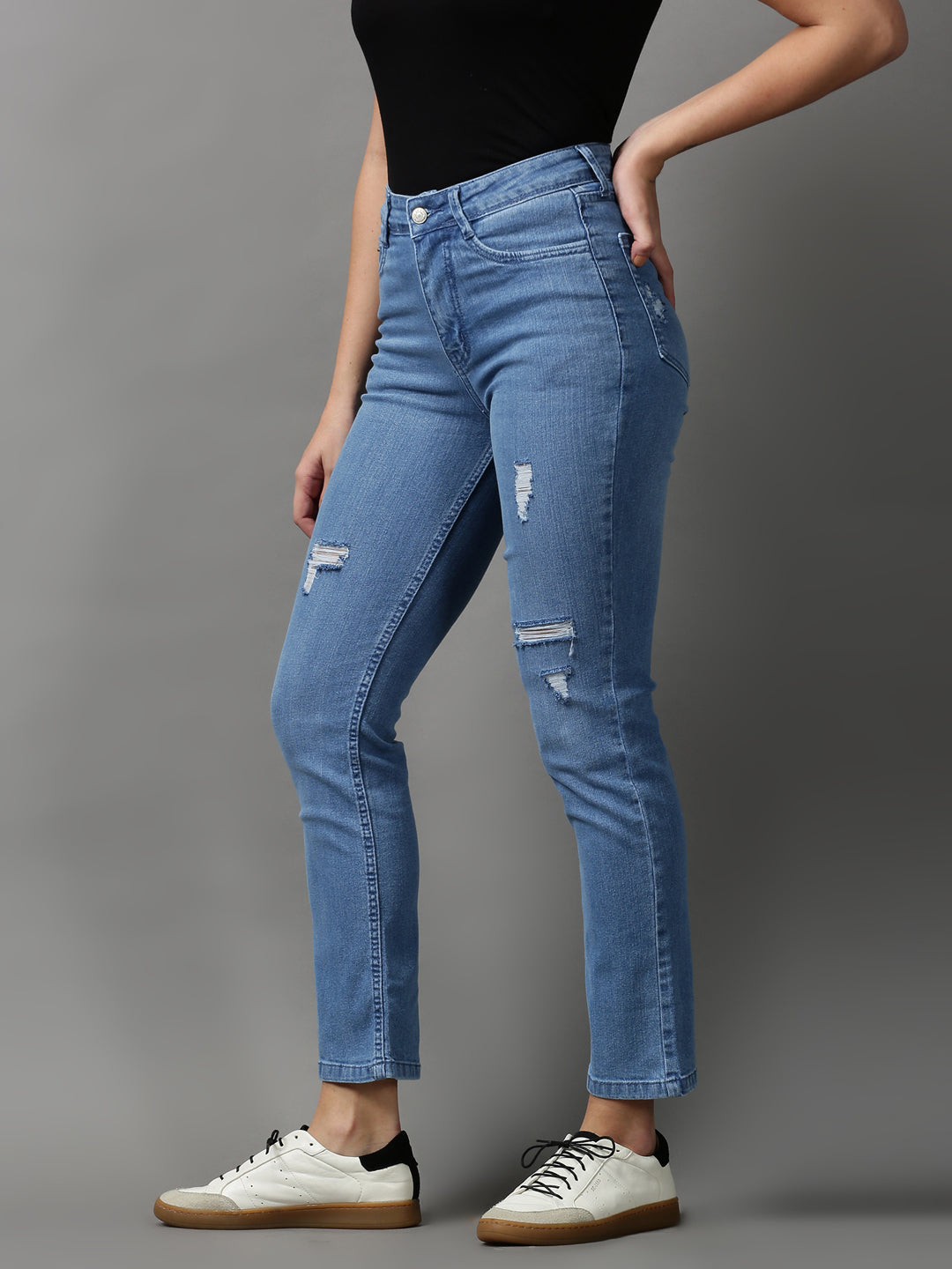 Women's Blue Mildly Distressed Light Fade Stretchable Denim Jeans