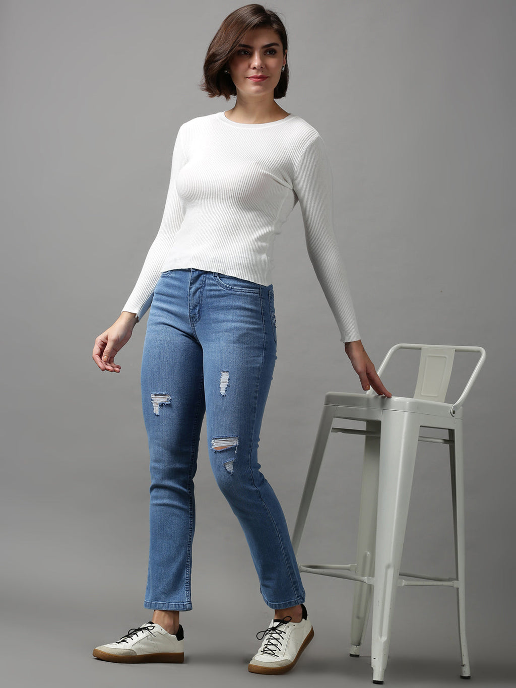 Women's Blue Mildly Distressed Light Fade Stretchable Denim Jeans