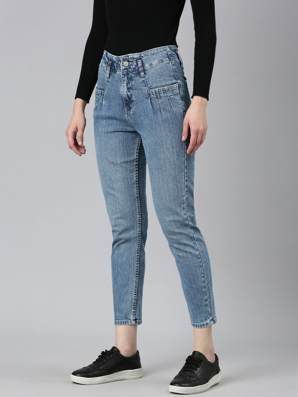 Women's Blue High-Rise Mom Fit Light Fade Medium Shade Denim Jeans
