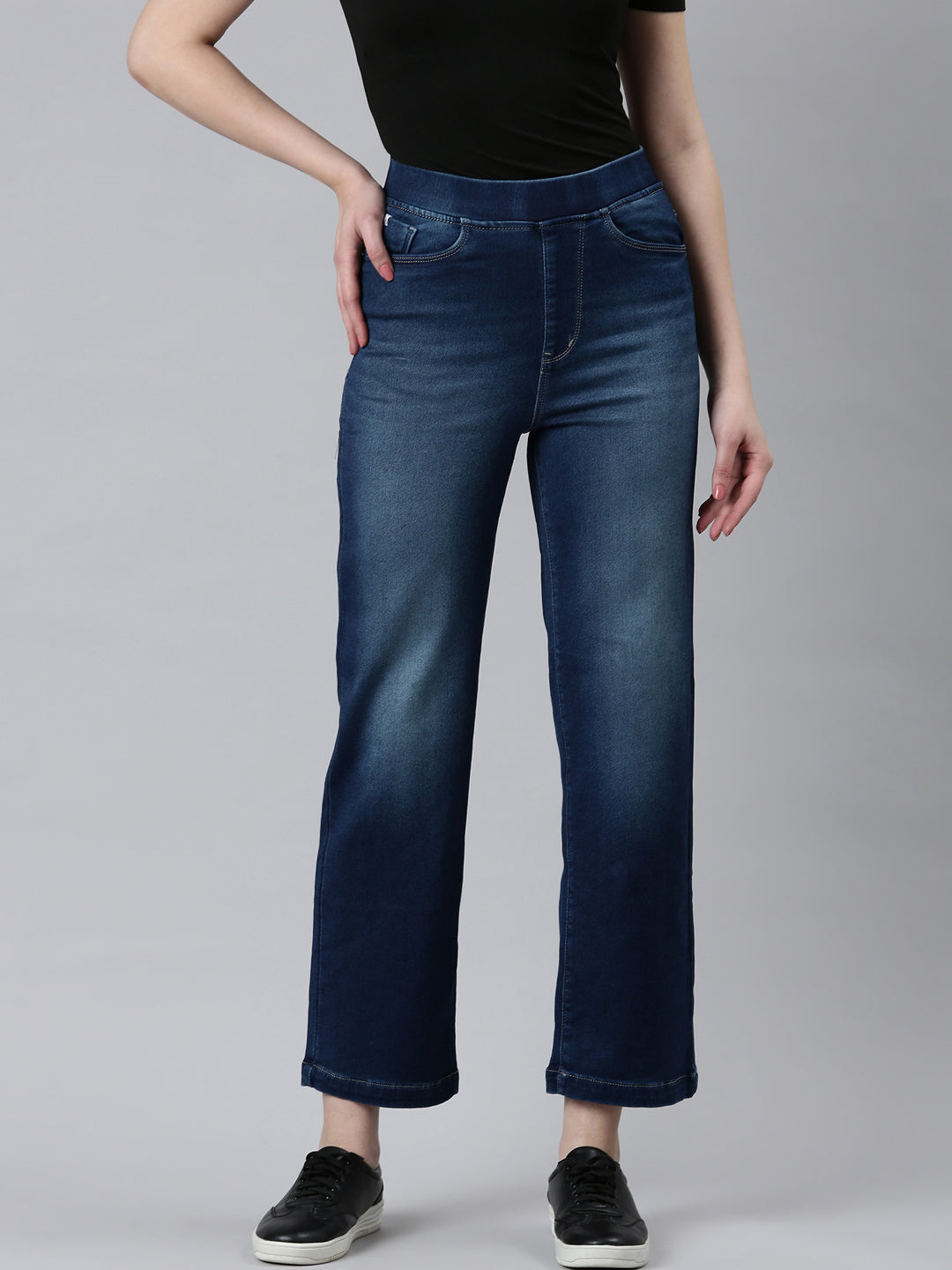 Women's Blue Mid Rise Jean Straight Fit Light Fade Denim Jeans