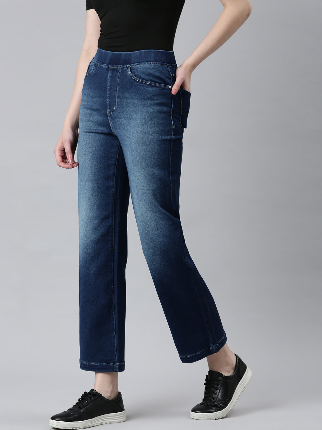 Women's Blue Mid Rise Jean Straight Fit Light Fade Denim Jeans