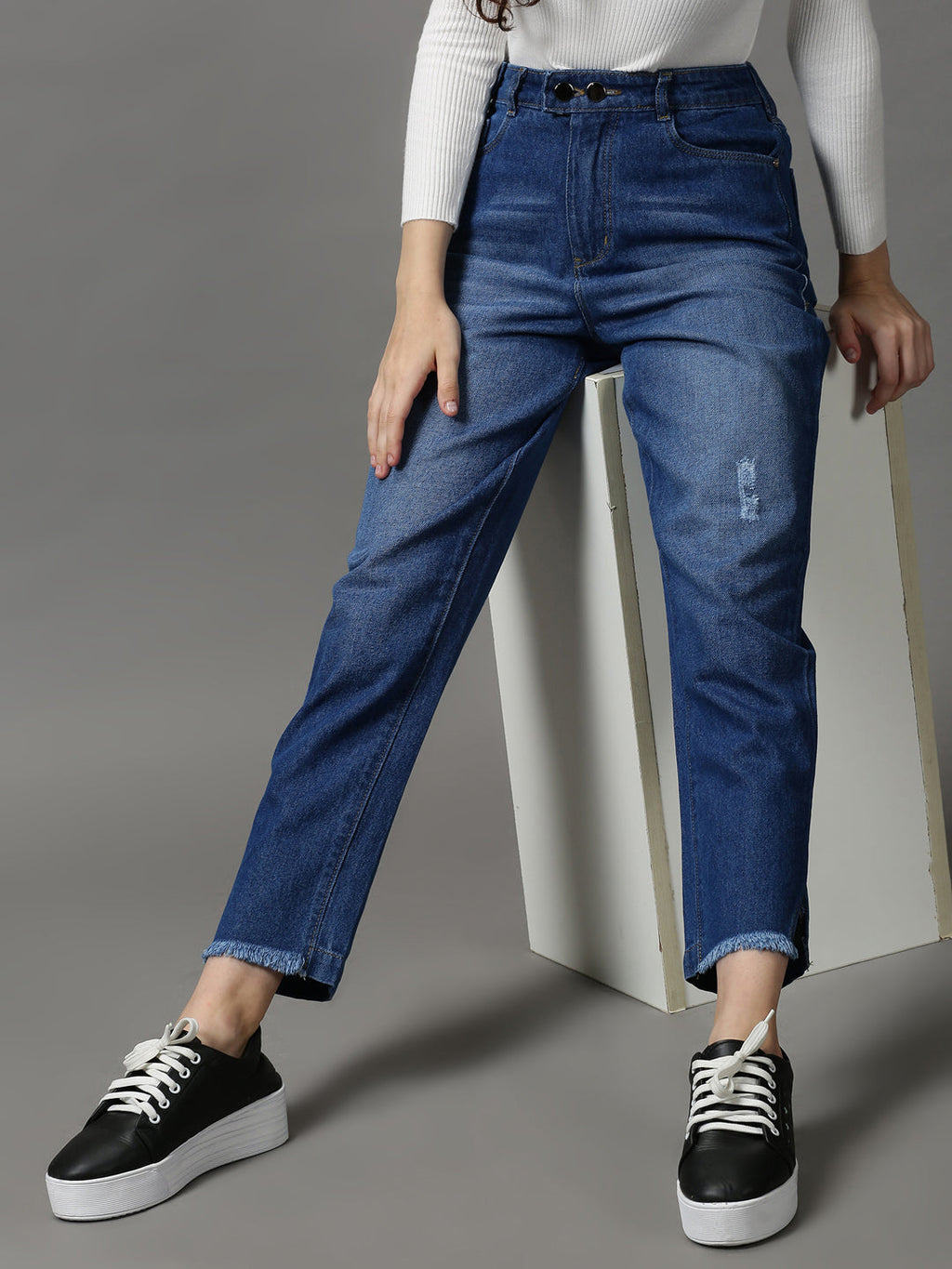 Women's Blue Boyfriend Fit Mildly Distressed Light Fade Stretchable Denim Jeans