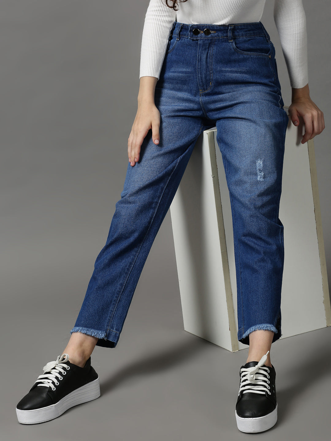 Women's Blue Boyfriend Fit Mildly Distressed Light Fade Stretchable Denim Jeans