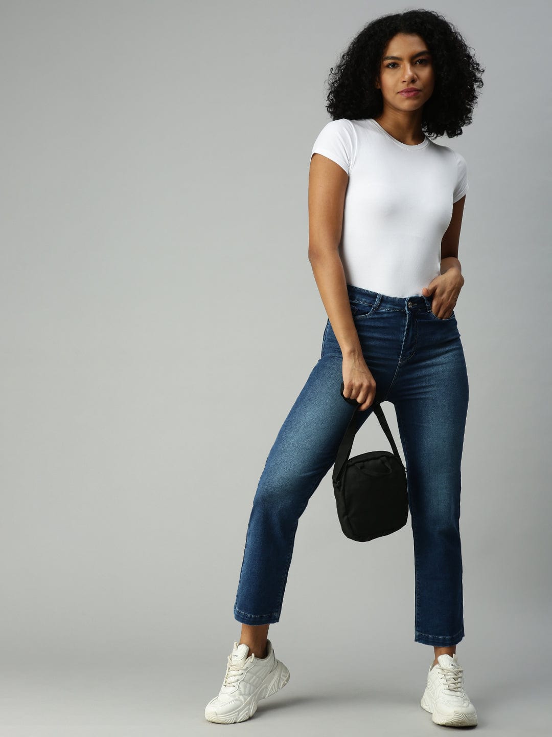Women's Blue Relaxed Fit High-Rise Light Fade Stretchable Jeans