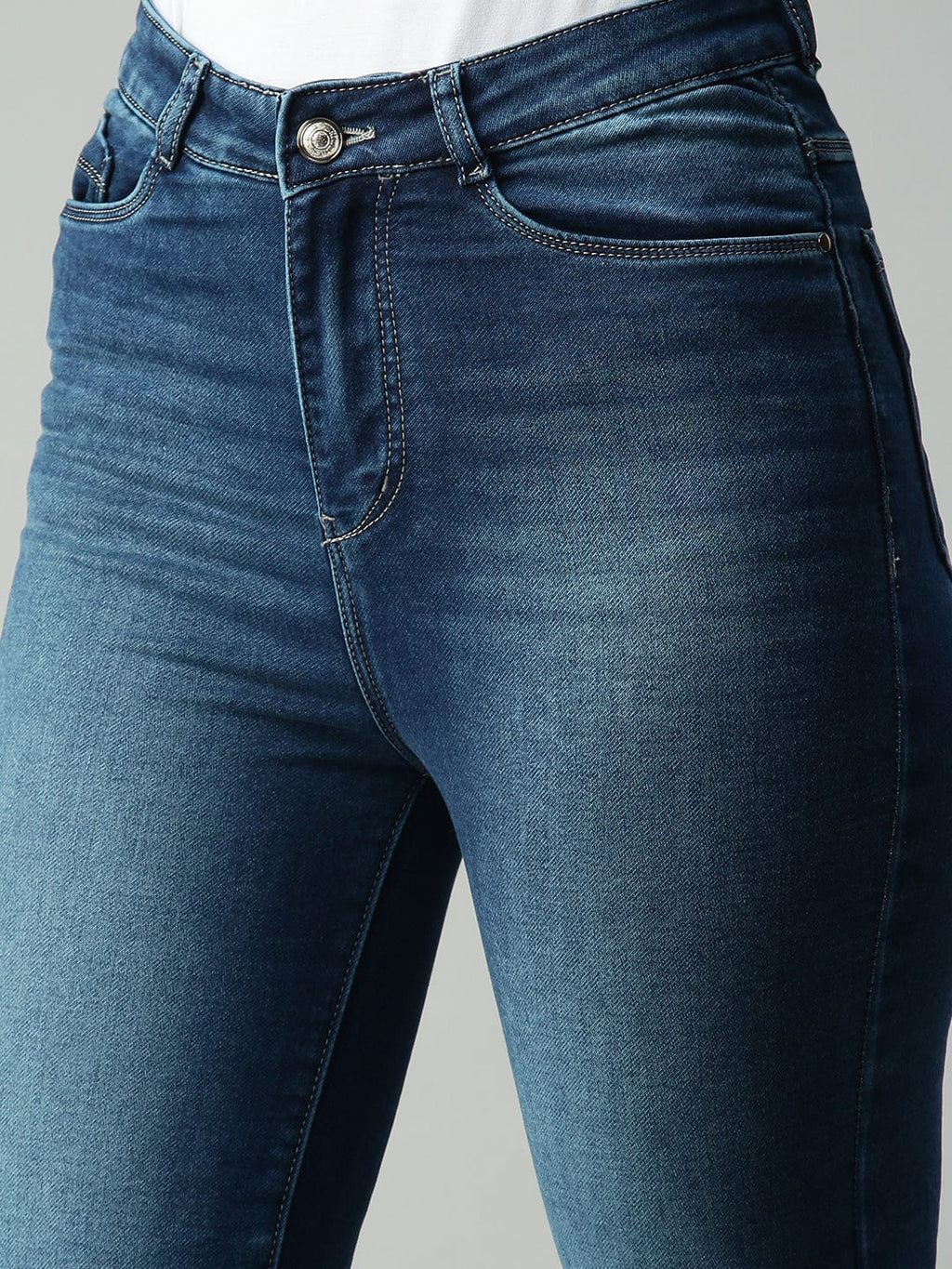 Women's Blue Relaxed Fit High-Rise Light Fade Stretchable Jeans