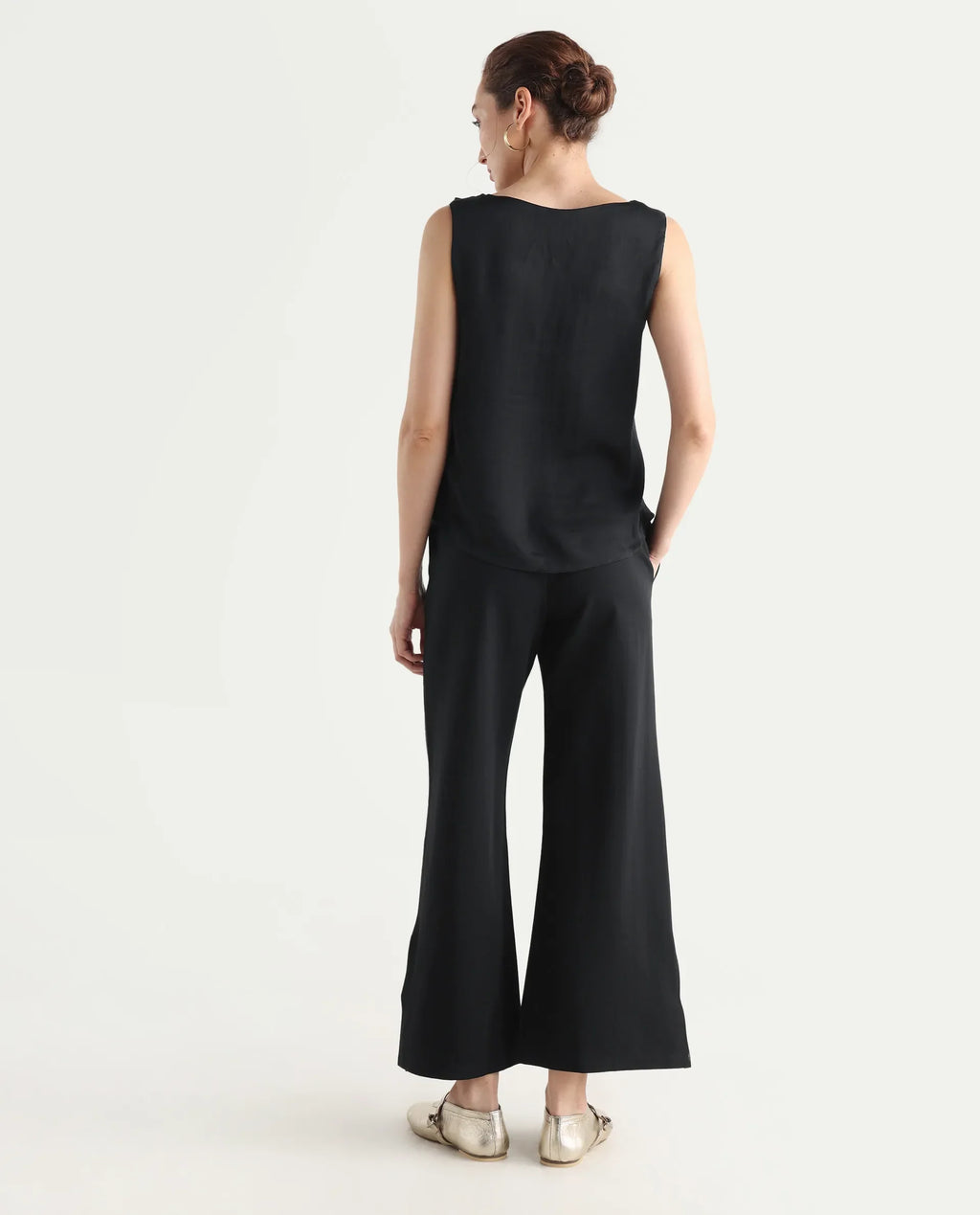 Rareism Women's Jancuri Black Rayon Plain Ankle Length Straight Fit Travel Trouser
