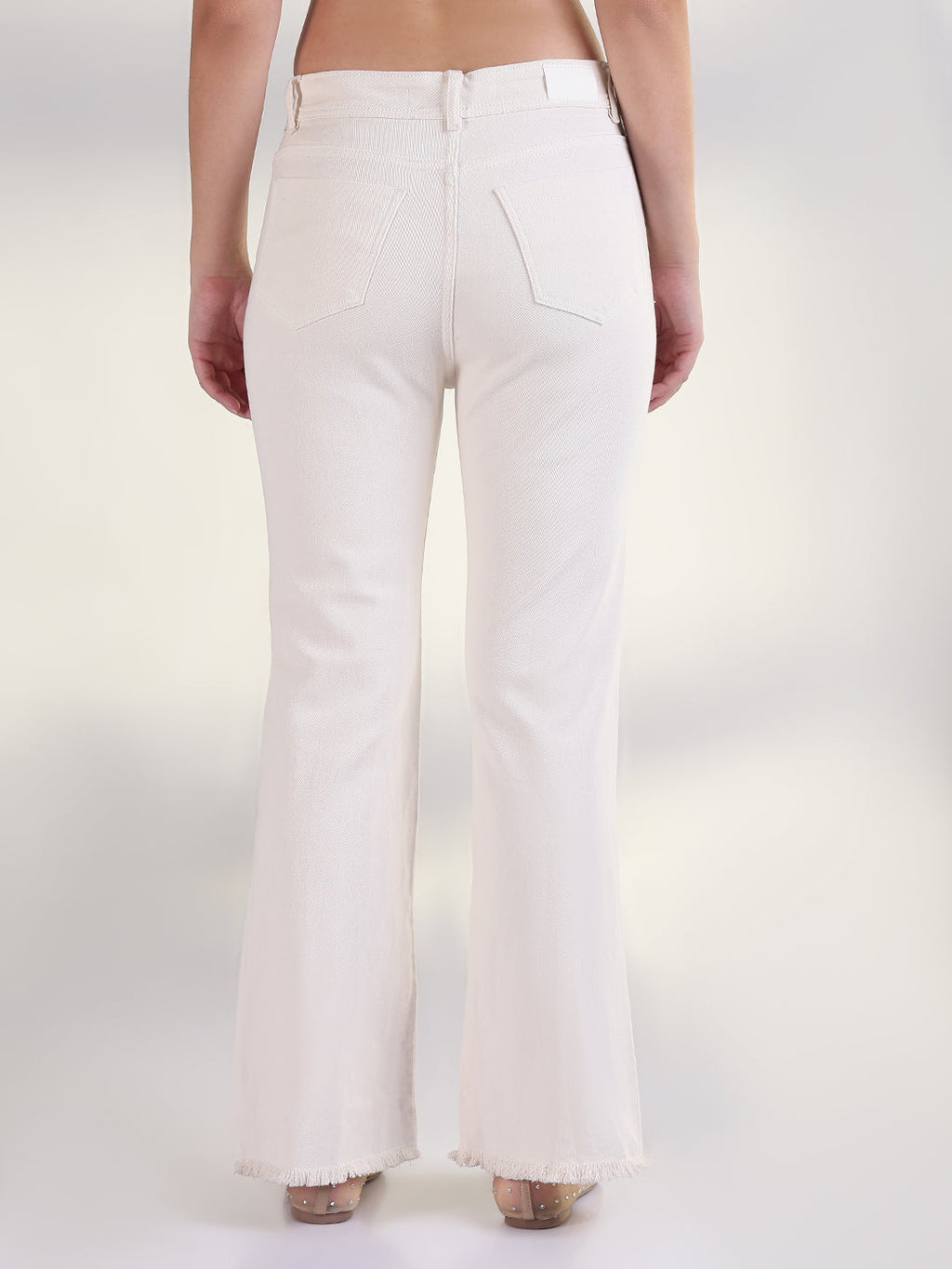 Women's Solid Cream Frayed Hem Straight Fit Jean