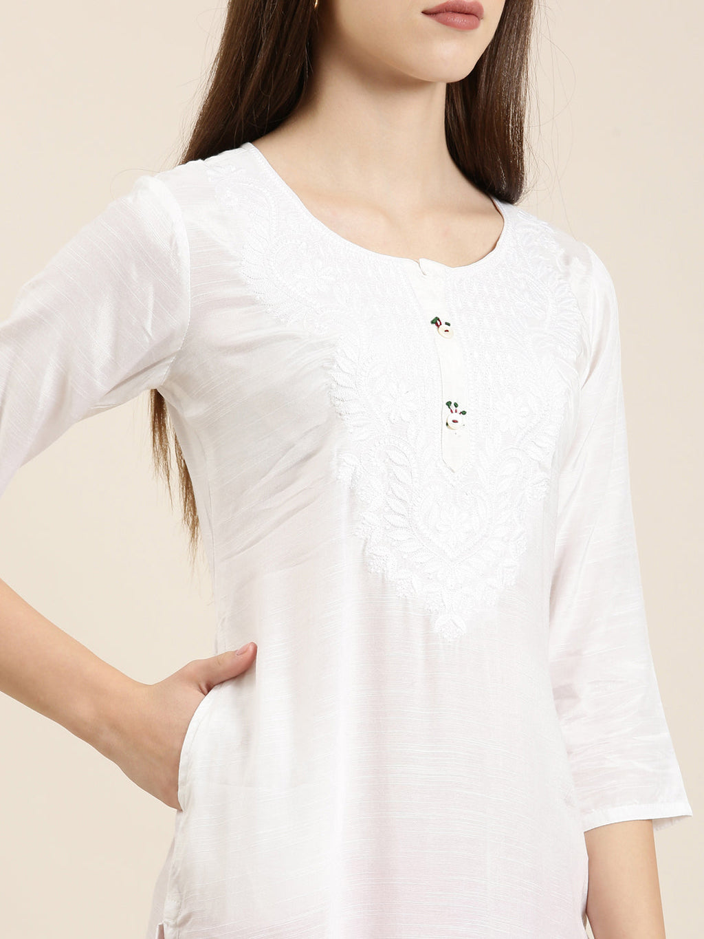 Women's White Ethnic Motifs Straight Thread Work Kurta