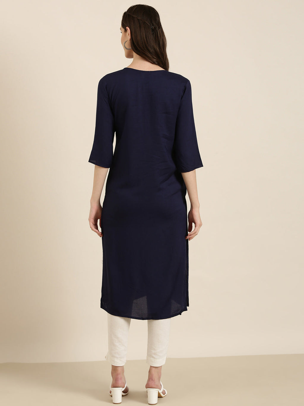 Women's Navy Blue Floral Embroidered Thread Work Straight Kurta