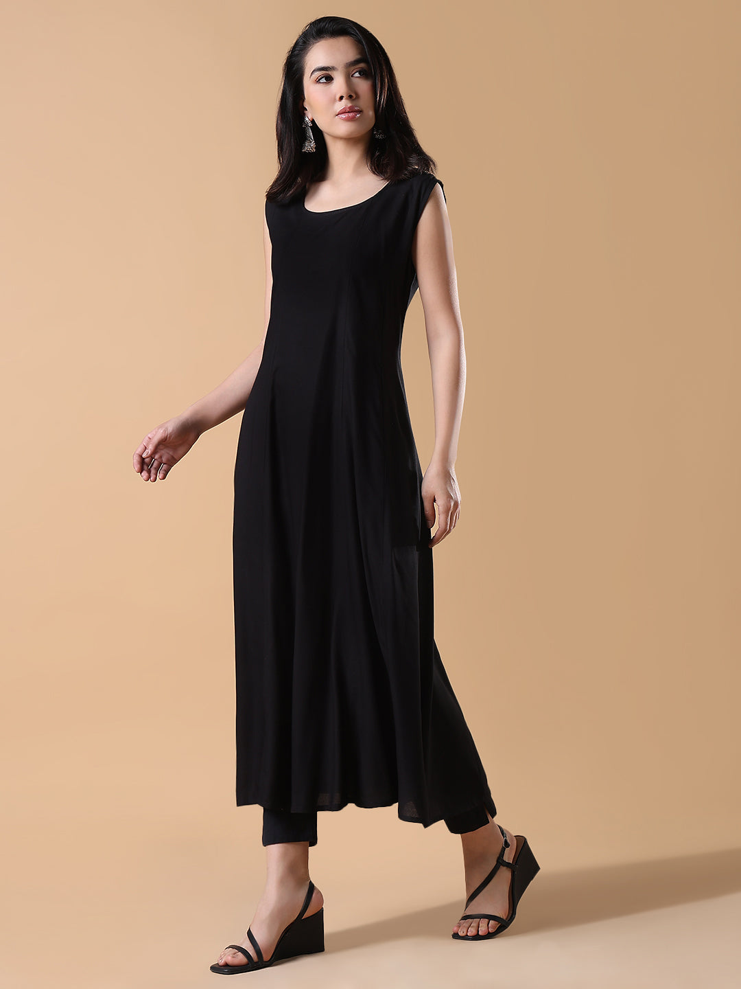 Women's Black Solid Cotton A-Line Kurta with Shrug