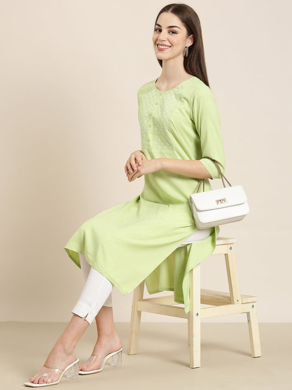 Women's Green Ethnic Motifs Embroidered Straight Kurta