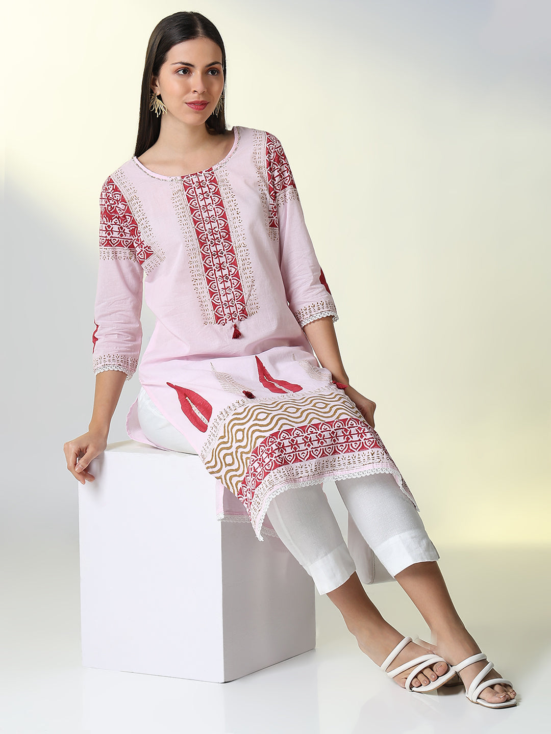 Women's Pink Ethnic Motifs Straight Kurta