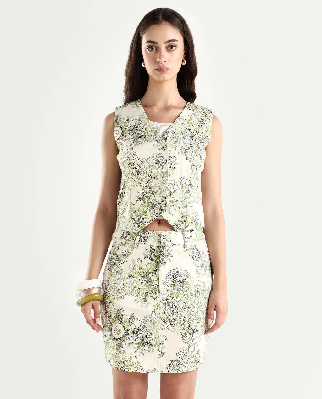 Rareism Women's Ronoz T Light Green Cotton V-Neck Abstract Print Sleeveless Crop Regular Fit Waist Coat