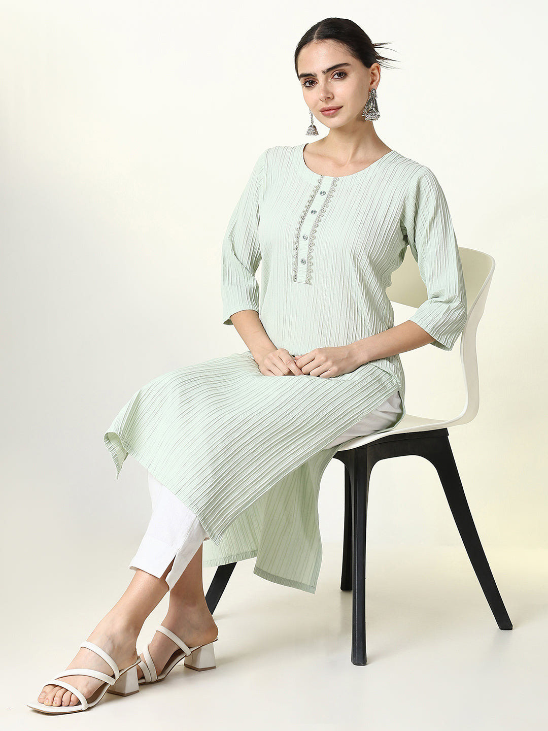 Women's Green Solid Straight Kurta