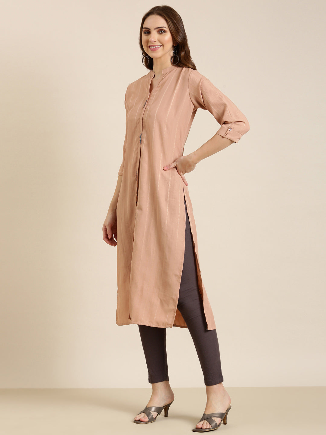 Women's Peach Striped Mandarin Collar Beads & Stones Straight Kurta