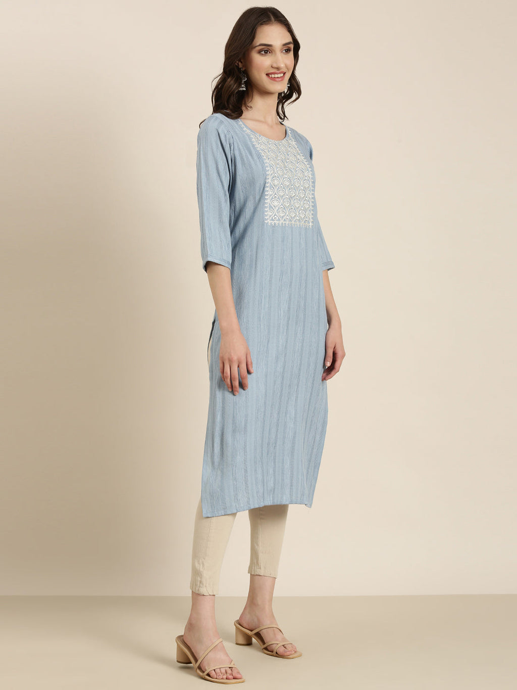 Women's Blue Ethnic Motifs Embroidered Straight Kurta
