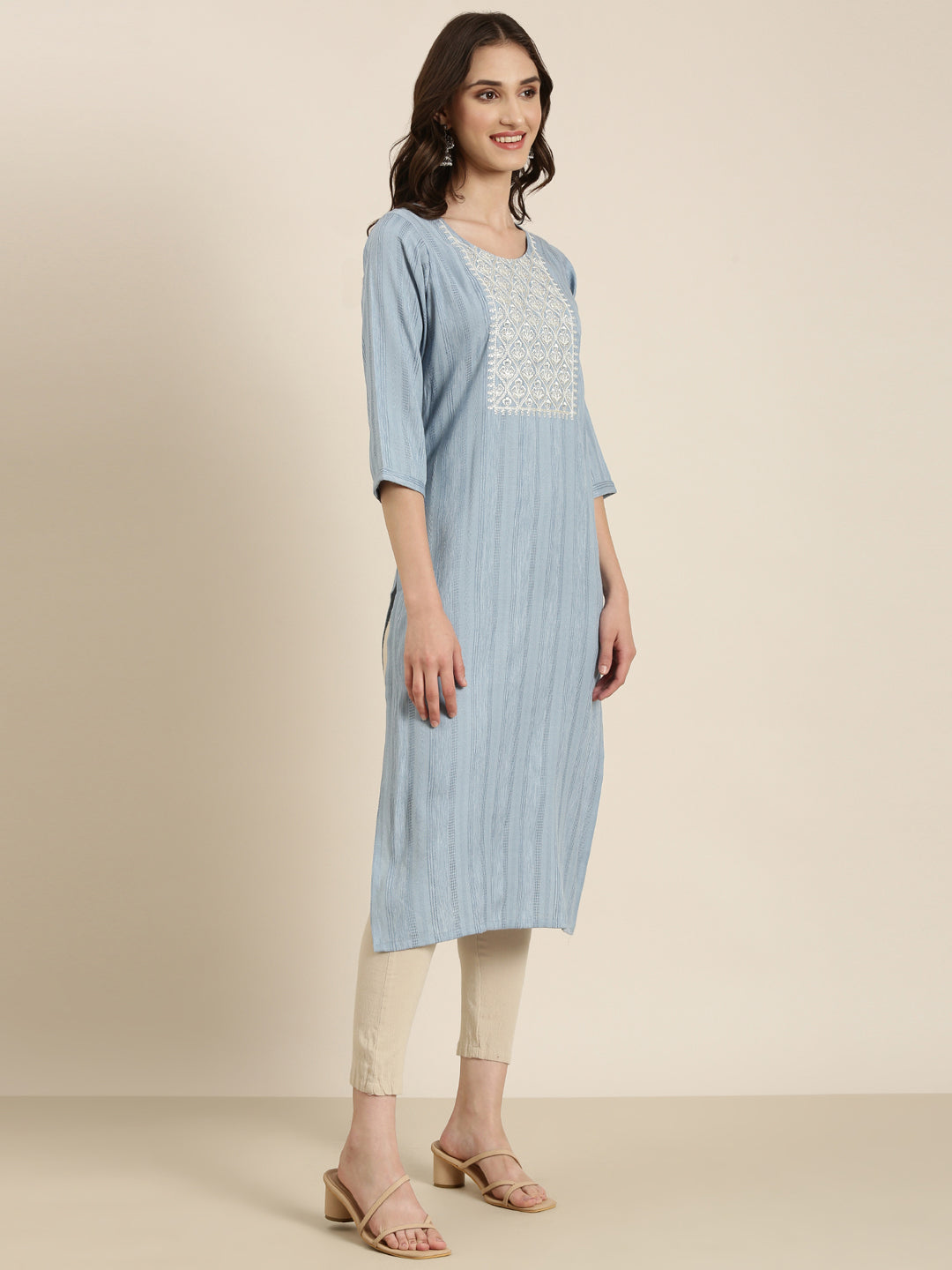 Women's Blue Ethnic Motifs Embroidered Straight Kurta