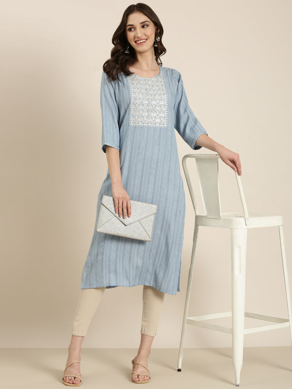 Women's Blue Ethnic Motifs Embroidered Straight Kurta