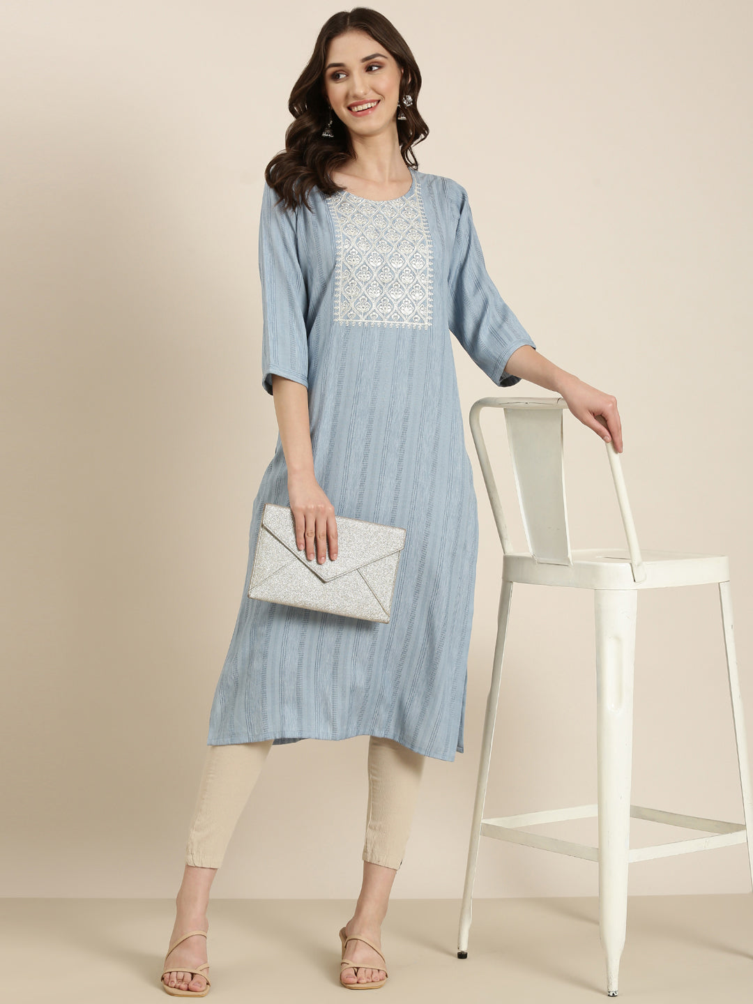 Women's Blue Ethnic Motifs Embroidered Straight Kurta