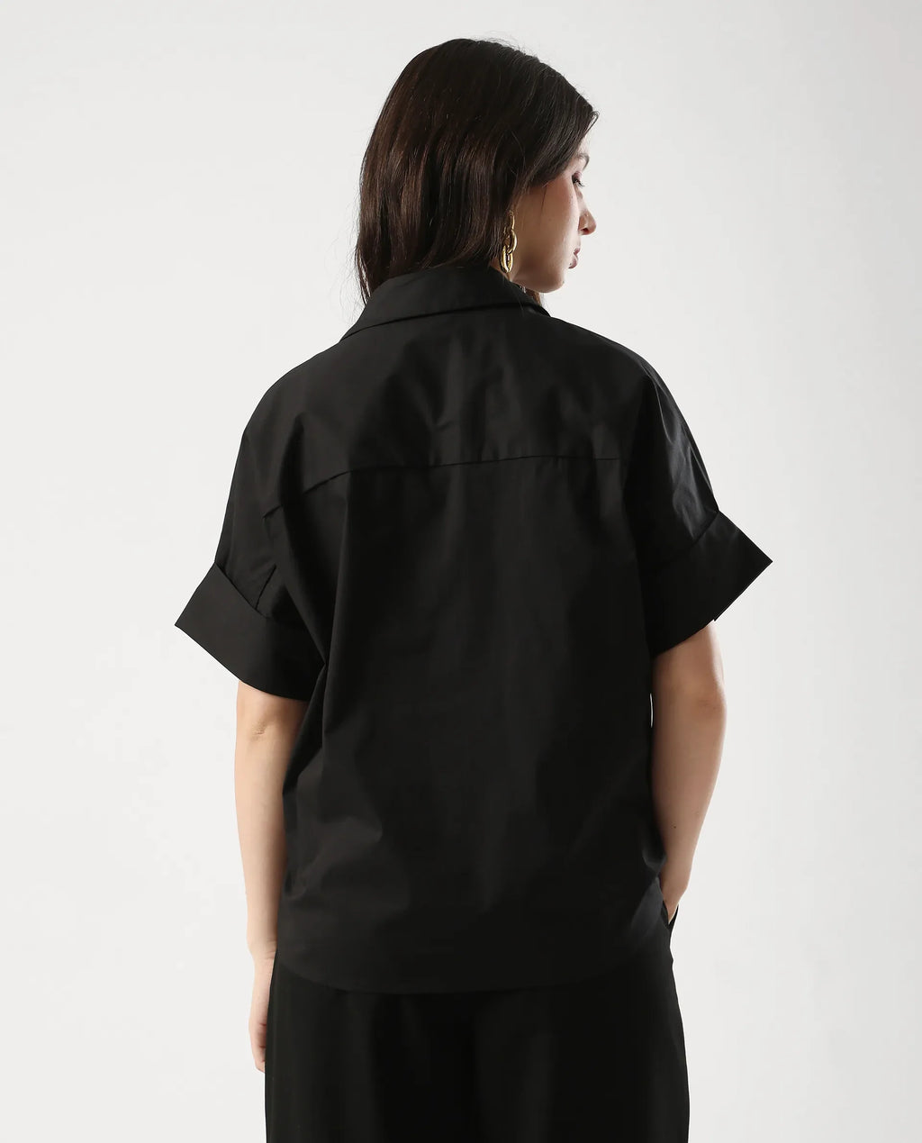 Rareism Women's Episo Black Cotton Blend Plain Extended Sleeves Boxy Fit Top